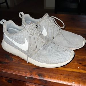Nike Men's Roshes